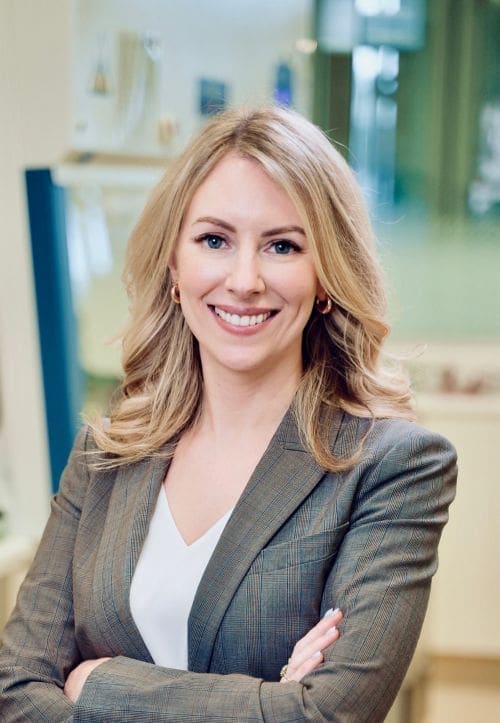 Photo of Professor Laura Mackay