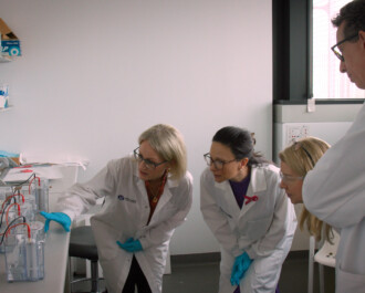 Researchers at Garvan Institute with Dr Cleola Anderiesz